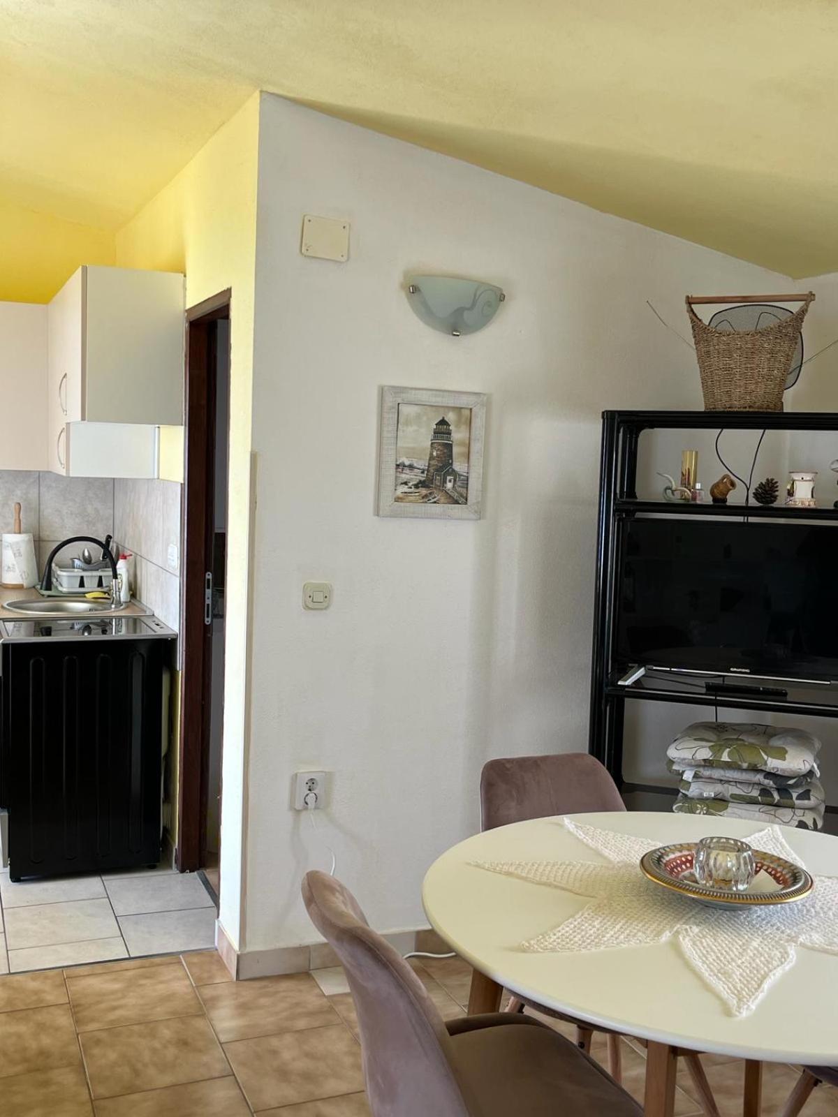 Apartmani Fijan Pag Town Exteriör bild
