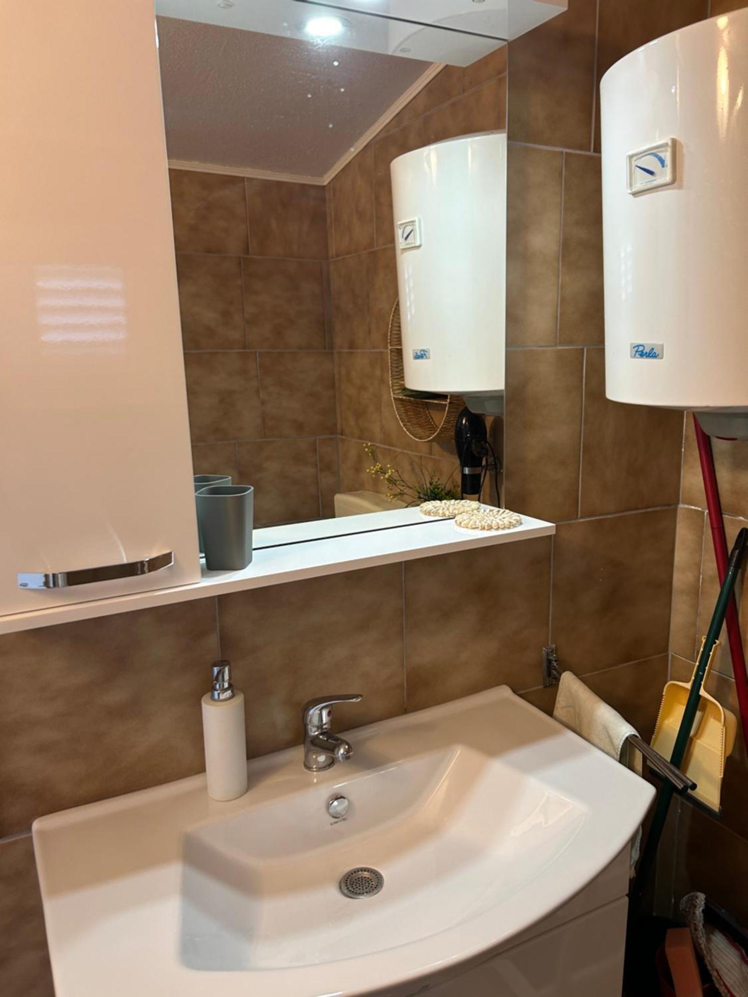 Apartmani Fijan Pag Town Exteriör bild